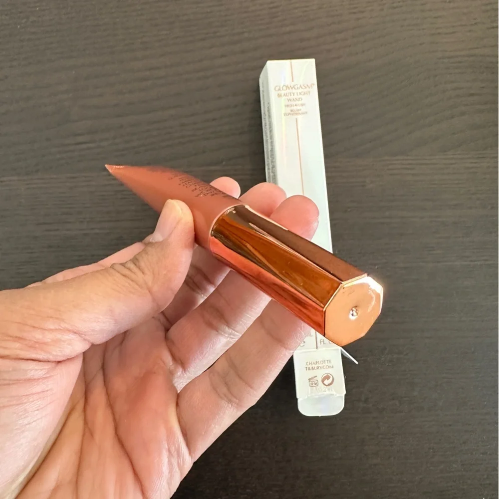 NWT Charlotte Tilbury Beauty Light Wand Blush - Pinkgasm sz 12mL